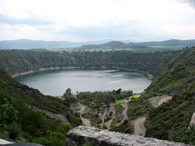 The maar lake Aljojuca, 20 miles south of Cantona, yielded sediments that recorded a lengthy series of droughts between A.D. 500 and 1150. 