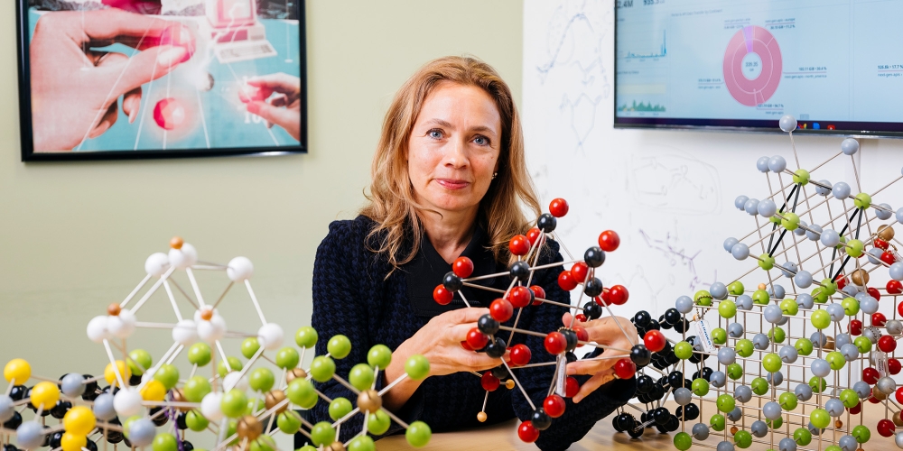 Kristin Persson holding molecule model