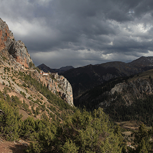 The landscape in China where snow leopards live.