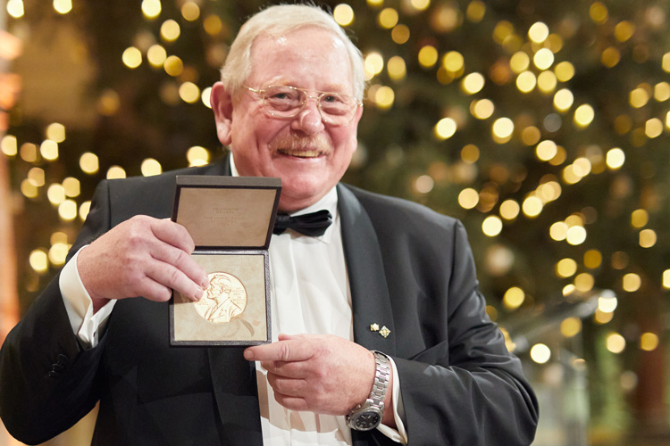 Reinhard Genzel holding his Nobel Prize medal