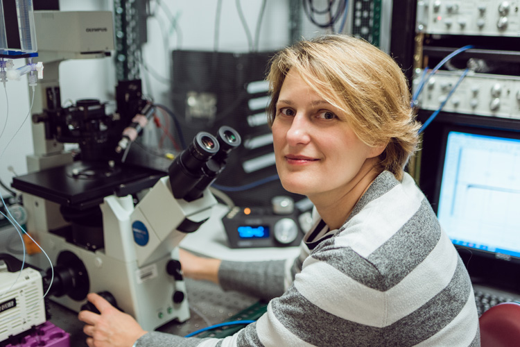 Polina Lishko at a microscope