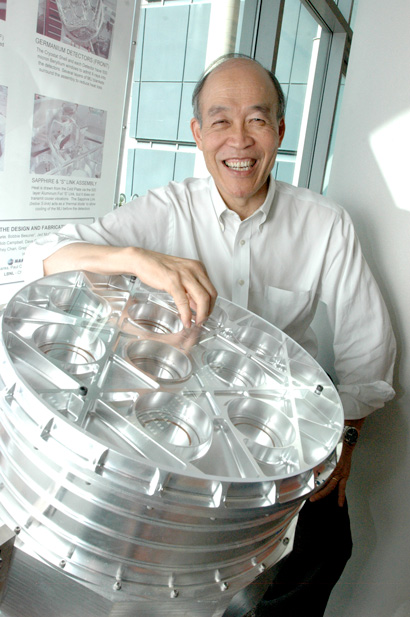 Robert Lin with MAVEN instrument