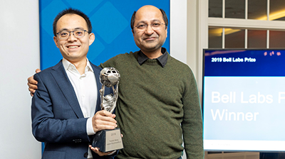 Jaijeet Roychowdhury and graduate student Tianshi Wang with Bell Lab Prize