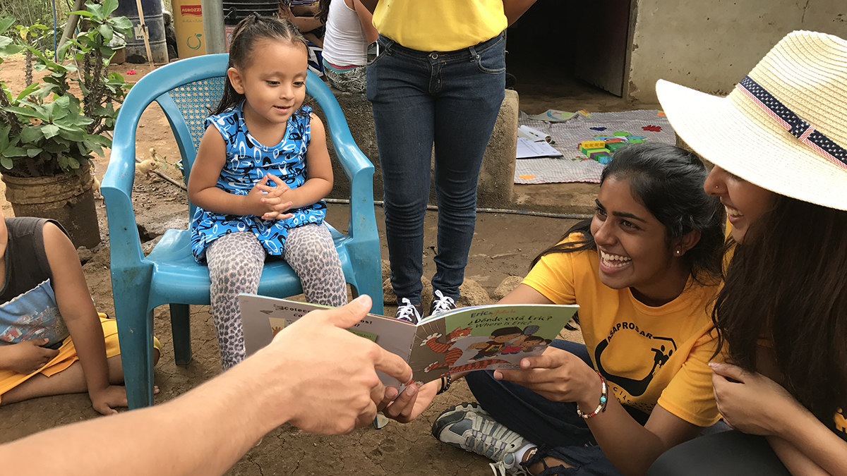 Neha Zahid reading with children