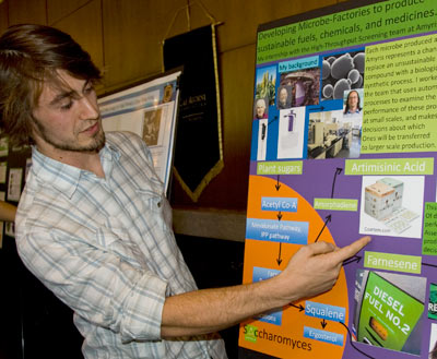 Schubert explains his research with a posterboard.