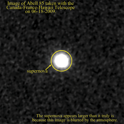 Animated GIF contrasting the supernova as seen in 2009 and  in 2013 by the Hubble Space Telescope.