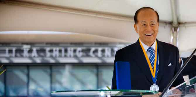 Li Ka-Shing stands in front of his building wearing the Berkeley medal.