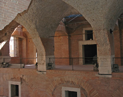 Markets of the Trajan complex, constructed about 100 CE. Drill core concrete samples from the lower supporting wall were analyzed in this study.. (Photo by Marie Jackson)