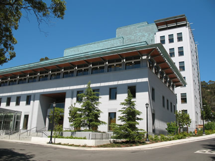 Stanley Hall is the Berkeley home for QB3 and serves as a hub for multidisciplinary research and teaching involving the biological sciences, physical sciences, and engineering. The building houses classrooms, auditoriums, faculty research labs, shared facilities, and the Department of Bioengineering
