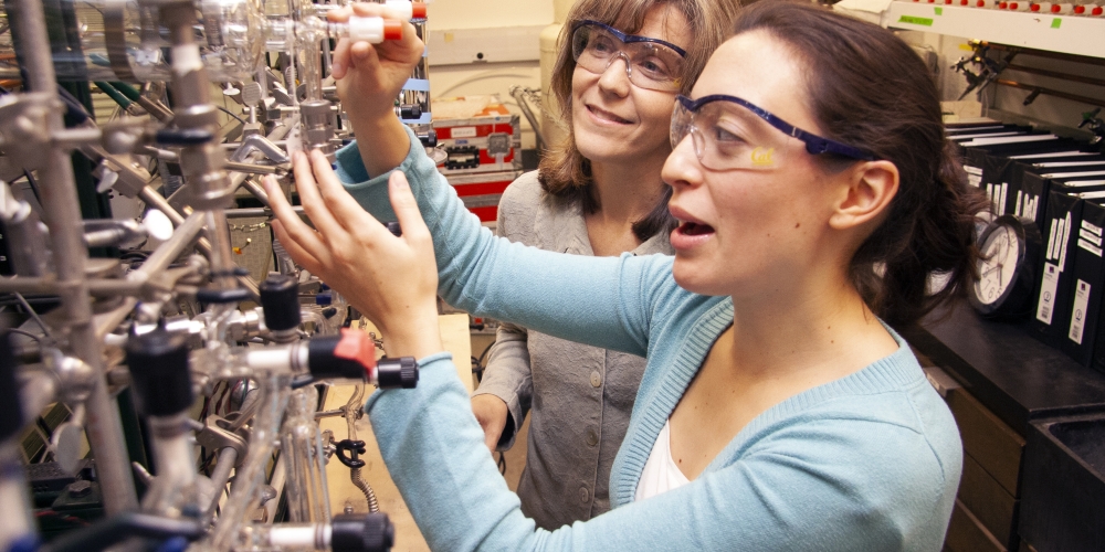 Kristie Boering in her UC Berkeley laboratory with graduate student Katie Mar