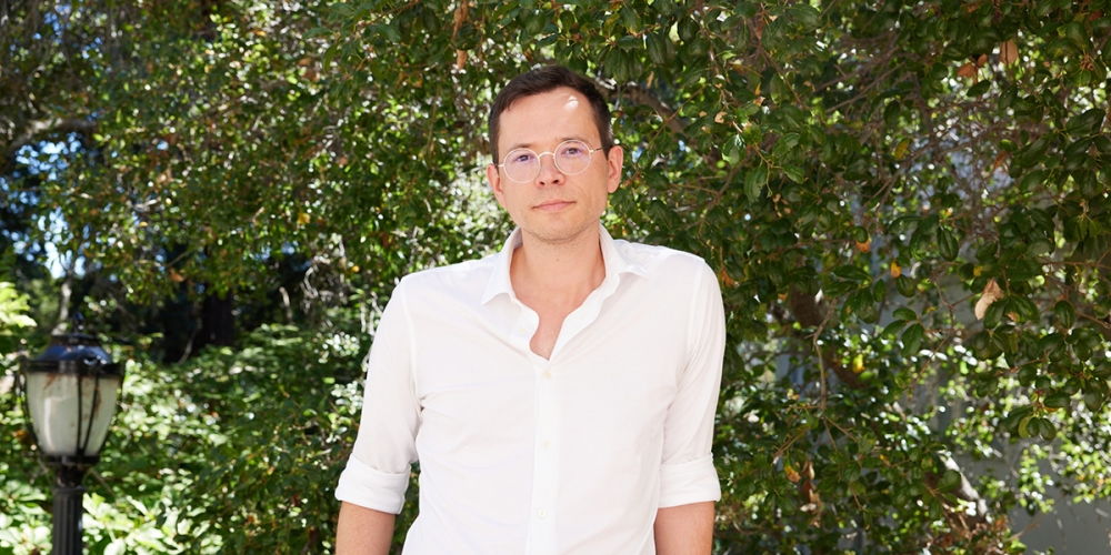 Hannes Bajohr in outdoor setting