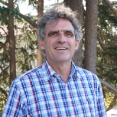 headshot of Niek Veldhuis in outdoor setting
