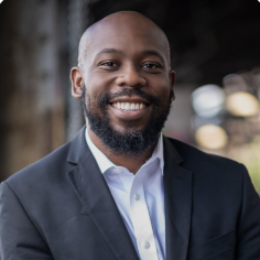 headshot of Diag Davenport