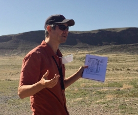 Picture of Seth Finnegan lecturing in the field in Utah