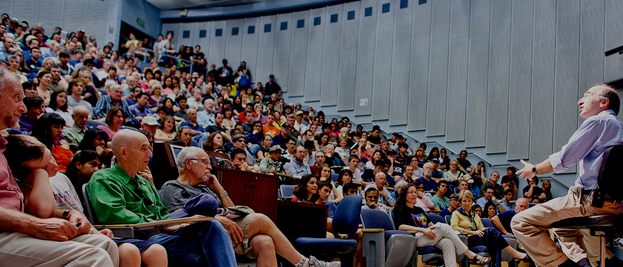 Saul Perlmutter facing lecture hall.  Image used for Excellence in Research research highlight.
