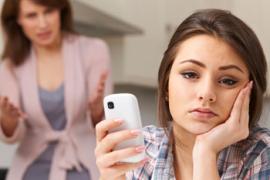 Study finds that people more likely to define relationships with female relatives as difficult.