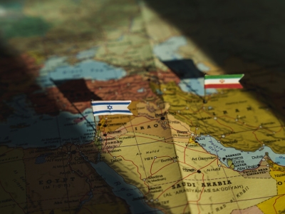 Israel and Iran map with their flags