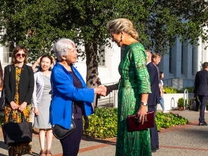 Chancellor Christ shakes hands with Her Majesty Queen Máxima of the Netherlands