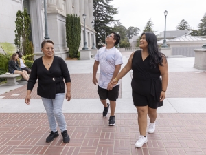 First-year UC Berkeley student Natalie walks on Berkeley's campus with her mom and younger brother.