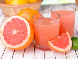 grapefruit wedges and glasses of juice